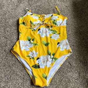 Cupshe Yellow Floral One Piece swimsuit size XL